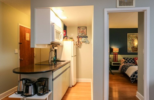 Stamford Apartment | Downtown "Blue Nest" Apartment