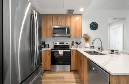 Connaught Apartment | Downtown Calgary Gem W/Tower Views!
