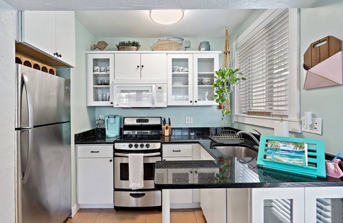 Grandview Heights Cottage | Downtown Cottage-Quiet-Private-Close to Everything