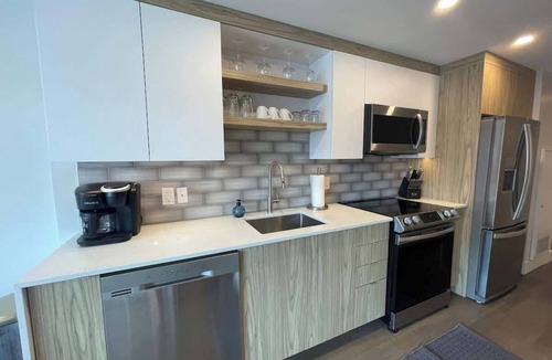 Downtown Halifax Apartment | Downtown Halifax, bright & modern 1 Bedroom