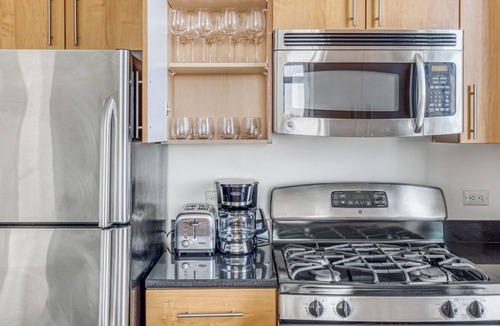 Hunters Point Apartment | Dreamy LIC 2BR w/ W/D, Elevator & Doorman, near East River, by Blueground