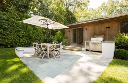 Clearwater Beach House | East Hampton Ranch with Access to Clearwater Private Beach