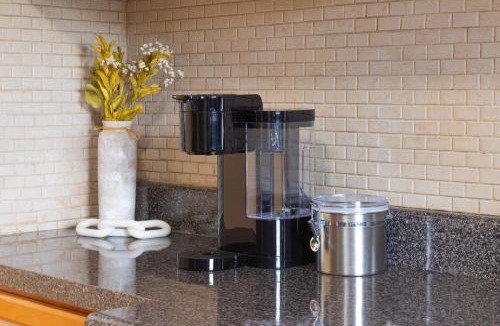 Southeast Yonkers Apartment | Elegant 2 Bedroom APT with free parking on 2nd floor