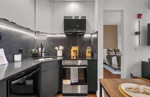 Downtown Apartment | “Elm City” Retreat Near Yale, Parking, Gym, Downtown, Wooster Sq & Union Station