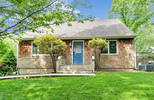 Sag Harbor House | Enjoy a lovely summer retreat in Sag Harbor Village, 1 mile to Main Street