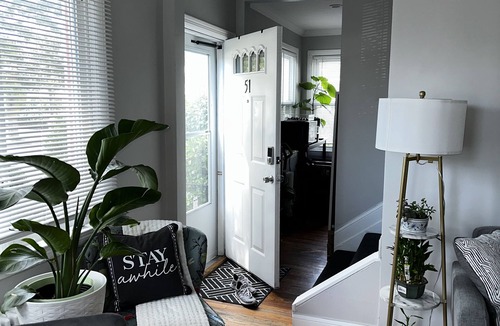 East Garden City House | Entire 2 BedRoom Duplex home walk to Hofstra University and Nassau Coliseum