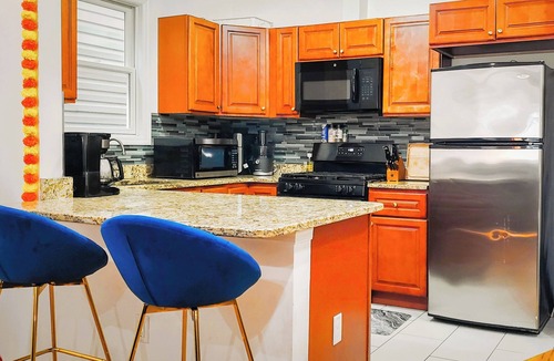 West Side House | Entire spacious Luxury Condo - 10mins walk to JSQ Path