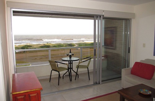 San Rafael Apartment | Espectacular vista al mar! Breathtaking view of the ocean! (parada 10 - brava)
