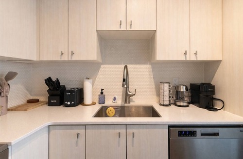 Kitchener Condo | Executive King Condo With Home Cinema | Bowling,Pool,Gym,Sauna,Hot Tub,Lounge