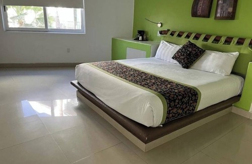 Downtown Cabo San Lucas Hotel | Explore Cabo Easily from Comfy and Superior Room Near Nightlife & Attractions