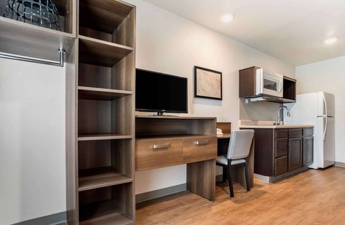 Kenner - Louis Armstrong International Airport Hotel | Extended Stay America Suites - New Orleans - Airport - I-10