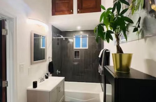 Navarre House | Fab lil home Central to all NOLA/near City Park