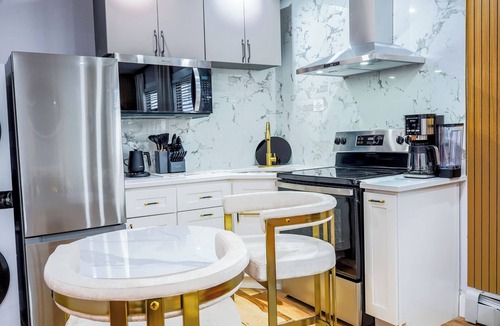 Queens Apartment | Fabulous 2-bedroom apartment - Velvet Vue Suite