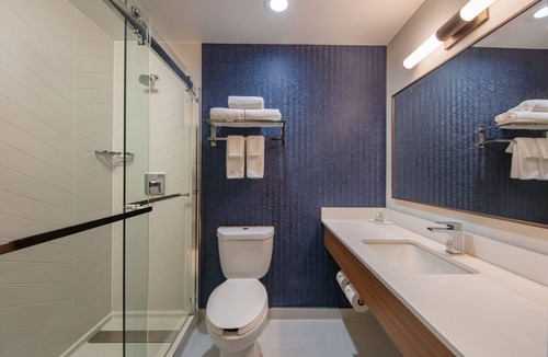 Queens Hotel | Fairfield Inn by Marriott JFK Airport