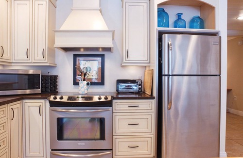 Fort Pierce House | Family-Friendly 4BR Beach Retreat with Pool & Putting Green – Walk to Beach
