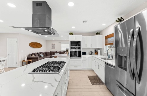Venetian Way House | Family-Friendly Canal-Front Pool Home Near River & Beach! 🌴