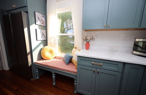 Wallingford Center House | Family, pet friendly downtown New England charmer. Mins from Yale, Choate, QU.