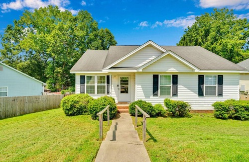 Paw Creek House | Fenced-Yard 3BR Near CLT & Hospitals | Dog-Friendly + Grill