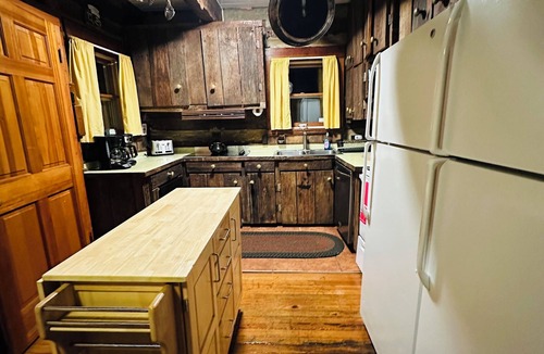 Charter Hills House | FIELDSTONE AND LOG HOME ON BEECH. Ski season dates available at 2024 prices!