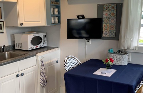 Snug Harbor Cottage | Flexible Cancellation! The Snug Cottage -Snug Harbor - East Matunuck, RI
