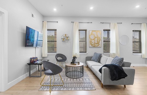 Ironbound District Apartment | Free Parking Modern Duplex-Central Location-close to Train+EWR