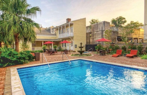 Faubourg Lafayette Resort | Garden District Studio at Wyndham Avenue Plaza – Historic Charm