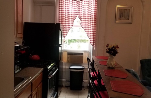 Bushwick Apartment | Get comfy at Palmetto Guest Suite