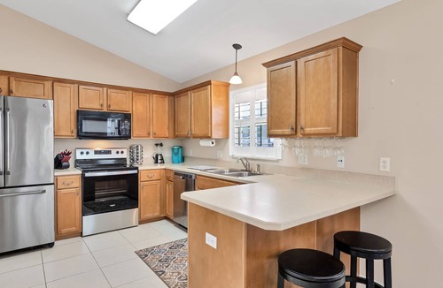 Sebastian Highlands House | ☆☀︎❀Getaway Paradise! Heated Pool, TV Patio, Fenced, Wifi, Near Beaches!