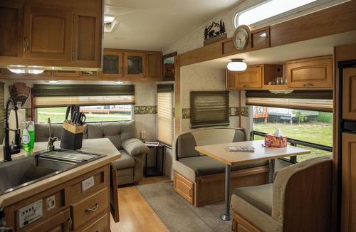Babb House | Glacier Borealis - Cozy Glamping Trailer Home Overlooking Glacier National Park