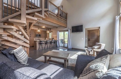 Coram Condo | Glacier Park 2BD Condo BBQ Hot Tub Easy Access GNP