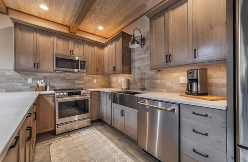 Coram Condo | Glacier's Home Base 2BR Condo Garage Private Spa