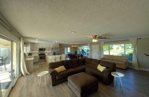Melbourne House | GolfFront 4 Bed/3Bath Renovated Pool Home Sleeps14