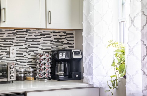 Brooklyn House | Gorgeous 4 BR apt w. King bed 30 min to Manhattan