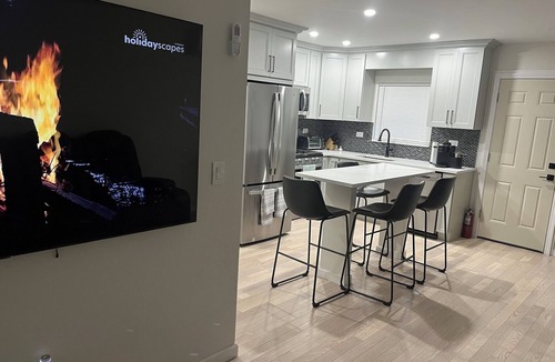South Side House | Gorgeous newly renovated 3 bedroom house in Mount Vernon AC WiFi high end apl