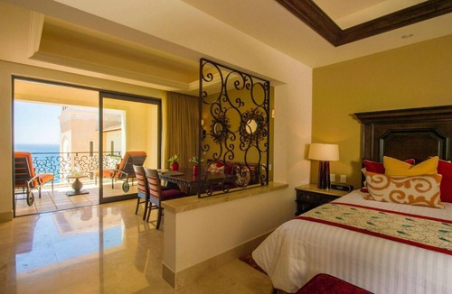 Cabo San Lucas Resort | Grand Solmar Resort conveninently located near the heart of Capo Medano. Perfect