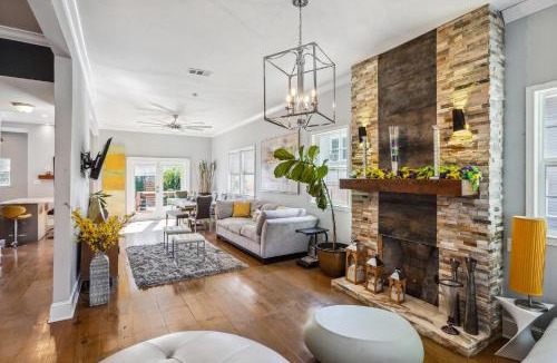 Navarre House | GrandCraftsman style home with pool and hot tub/center to all of New Orleans