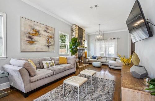 Navarre House | GrandCraftsman style home with pool and hot tub/center to all of New Orleans