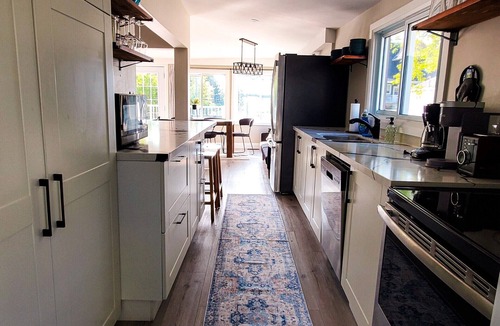 Grand Bend Cottage | Gray Haven: Lake View Patio, Hot Tub, 1 min to beach!