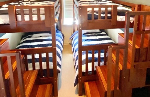 Pine Orchard House | Great ACADEMIC RENTAL - Water Views & Prvt Beach- Ideal for Families
