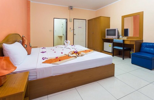 Nanai Road House | Guesthouse Belvedere - Room for 2 near Patong Beach, Wifi and Ac