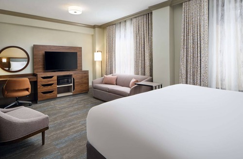 Central Business District Hotel | Hampton Inn & Suites New Orleans Canal St. French Quarter