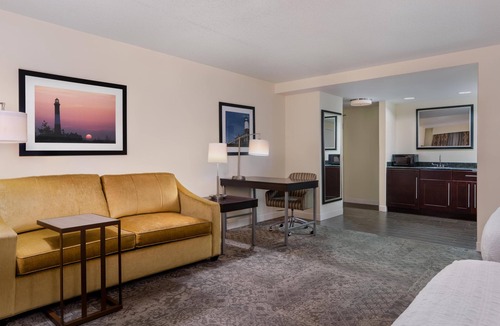 Rockville Centre Hotel | Hampton Inn & Suites Rockville Centre