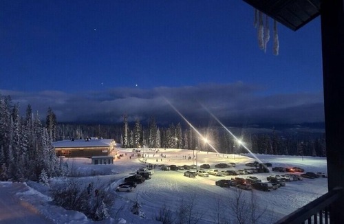 Big White Ski Resort Ski Chalet | Happy Valley penthouse 3 bed chalet, ski in and out, pet friendly