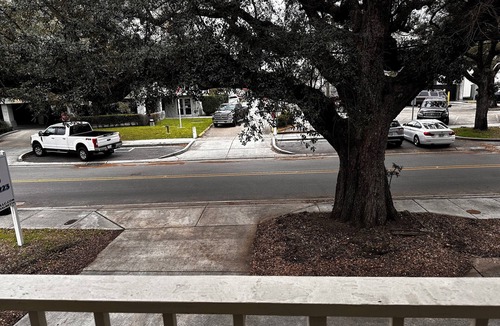 Chalmette House | Hardwood floors, Marble, newly renovated Wifi &AC 10 mins to Nola