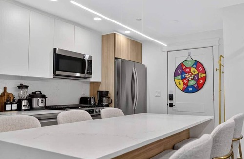 Mid-Cambridge Apartment | Harvard MIT Lux | Game Room + Parking + Subway