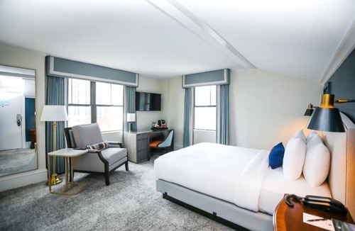 Charlotte Center City Hotel | Heritage-Style Hotel Near Charlotte Convention Center and City Attractions