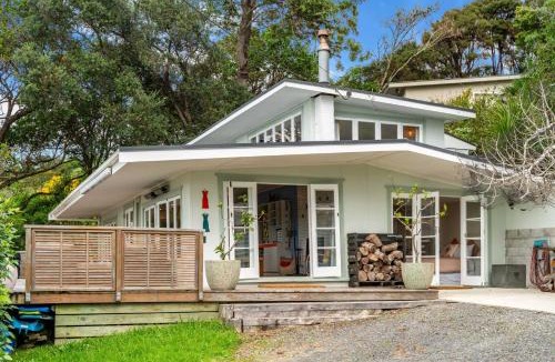 Snells Beach House | Herons Hideaway - Snells Beach Holiday Home
