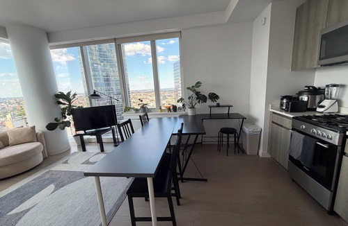 Hunters Point Apartment | HIGH FLOOR LUXURY CORNER 2BR2BA APT STUNNING PANORAMIC CITY VIEWS 1 STOP MIDTOWN