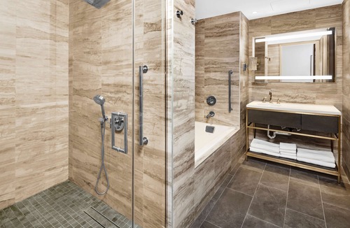 Midtown East Hotel | Hilton Club The Central at 5th New York