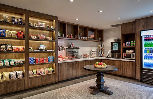 Kenner - Louis Armstrong International Airport Hotel | Hilton New Orleans Airport